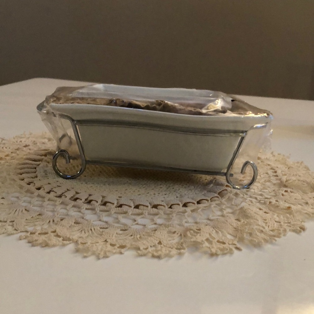 Serving Dish with cover on a stand - Picture 1 of 10